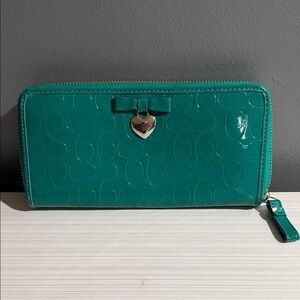 Coach till zip around wallet, patent leather